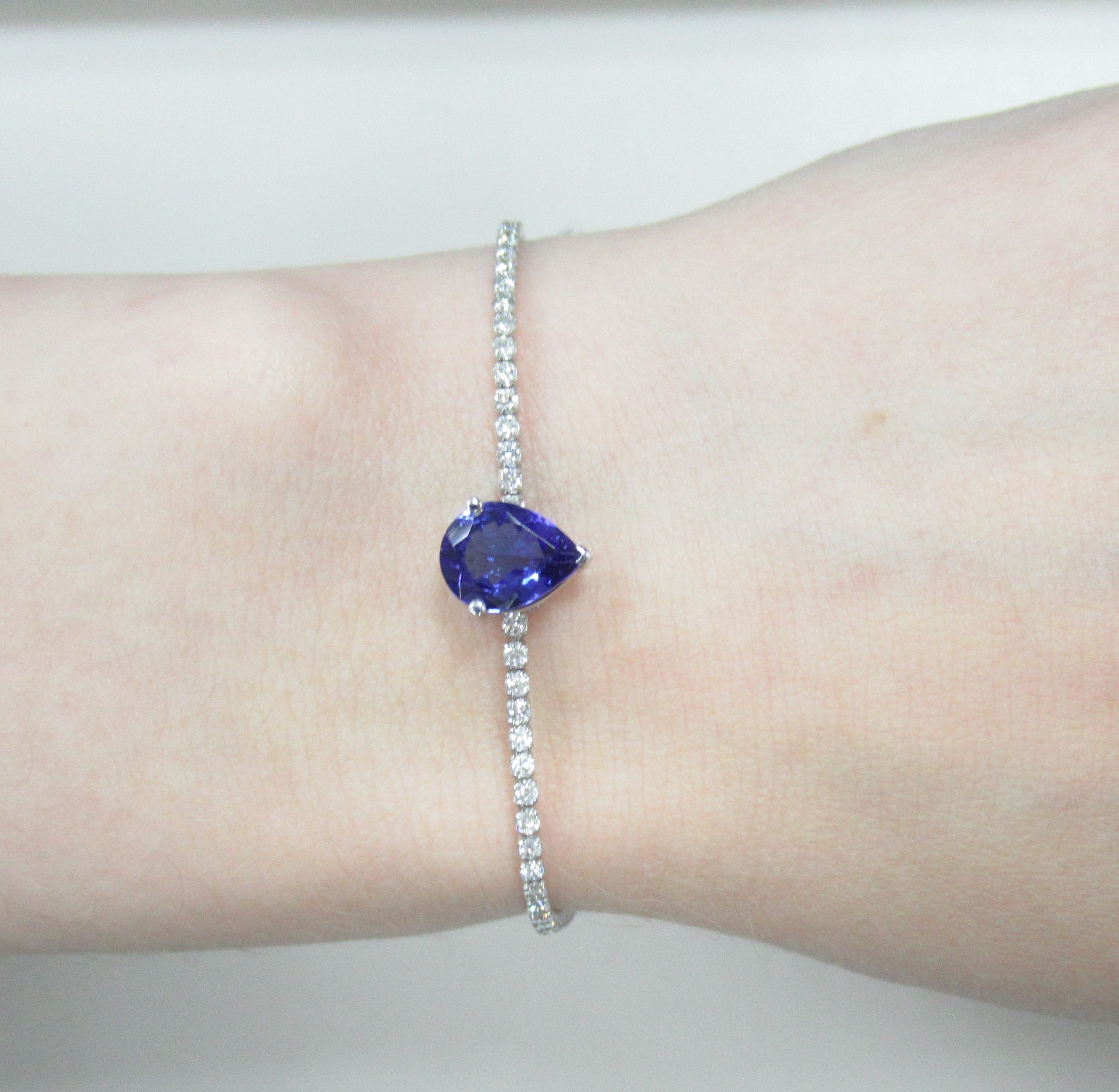 Браслет из белого золота с танзанитом и бриллиантами